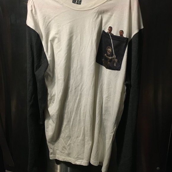 πAMC Walking Dead Tee 113 buy 2 tees for a deal OR FREE* - Picture 2 of 6